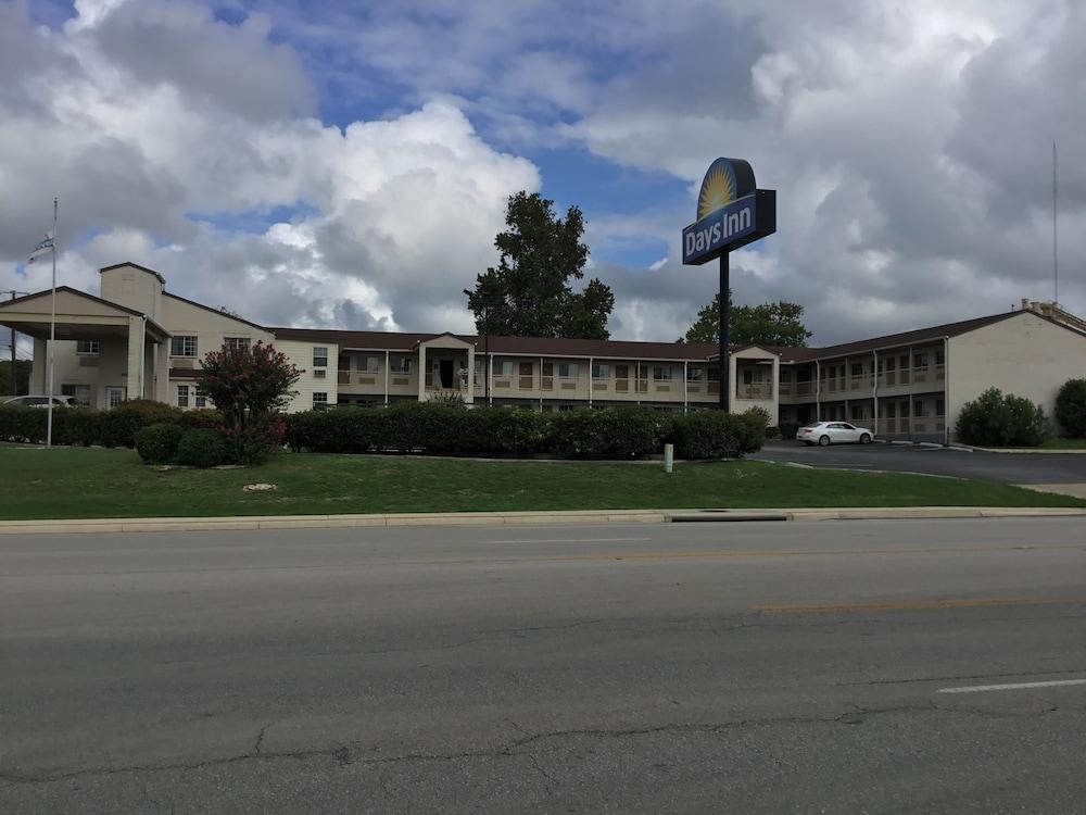 Days Inn By Wyndham Kerrville Exterior foto