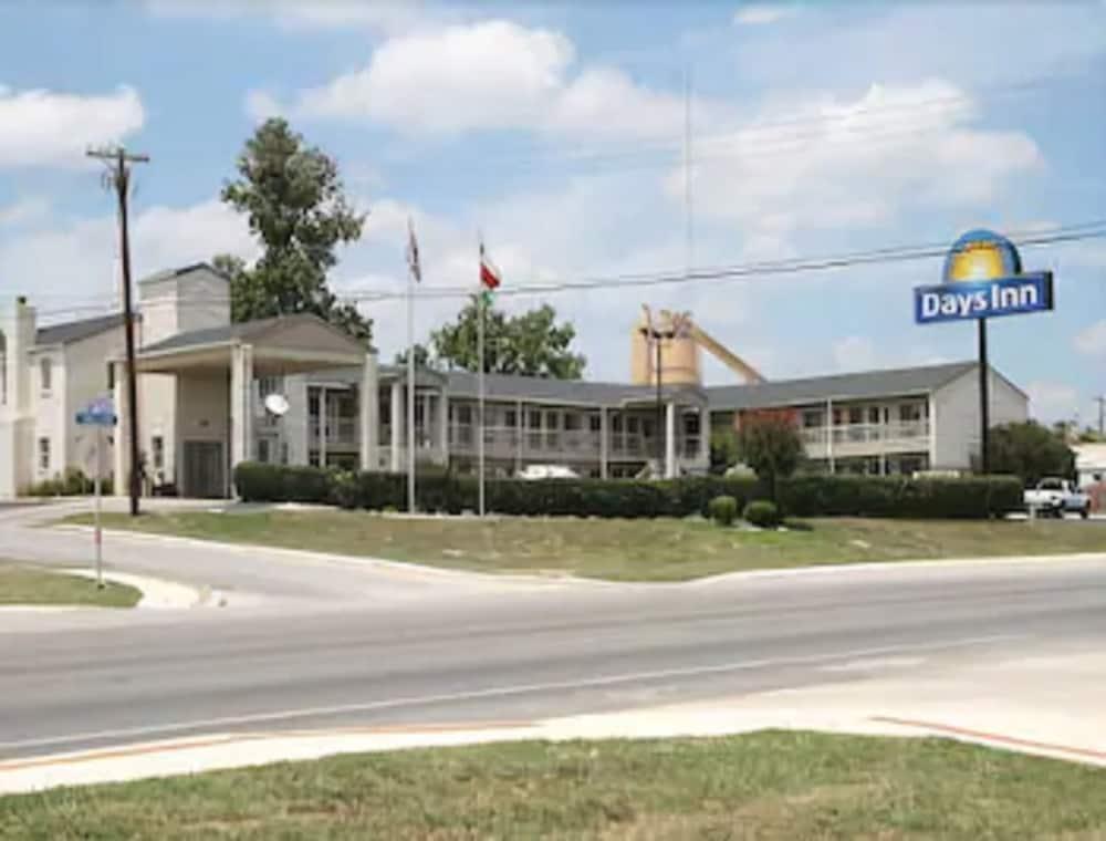 Days Inn By Wyndham Kerrville Exterior foto
